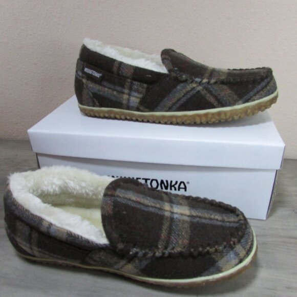 Minnetonka Women's Tempe Fleece Lined Slipper Moccasin Loafer Chocolate Plaid - Picture 1 of 3